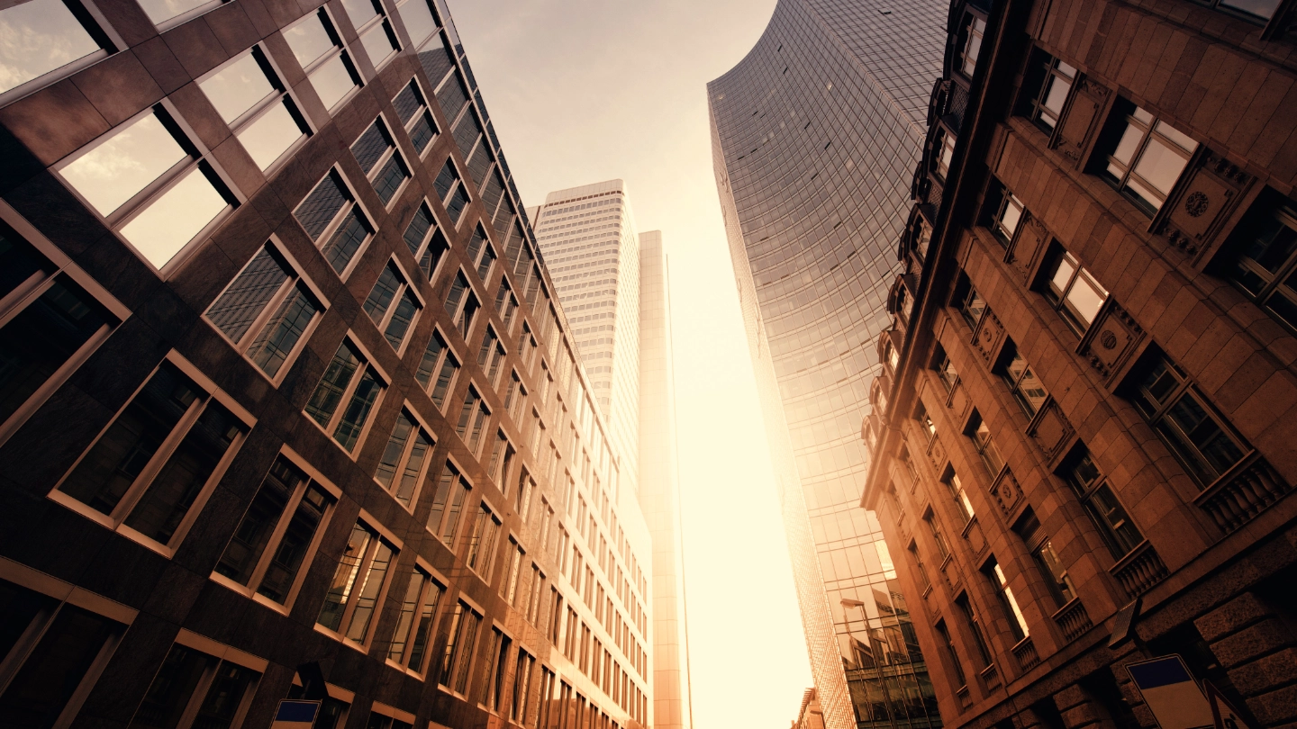 abbildung eines finanzzentrums im sonnenuntergang